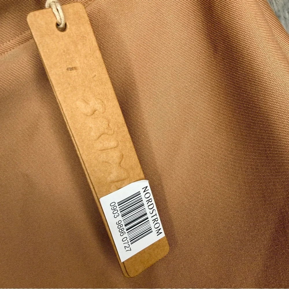 SKIMS Body Butt Lifting Shape Wear Short - Picture 2 of 4